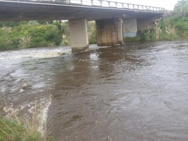 Rocha, Canal Andreoni: Técnicos del MTOP están realizando evaluación de daños en una de las cabeceras del puente en Ruta 9