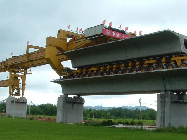 SLJ900-32_La_megamaquina_con_la_que_se_construyen_puentes_en_China