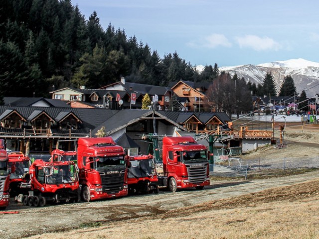 Scania y Vía Cargo transportaron las nuevas máquinas pisanieves de Catedral Alta Patagonia