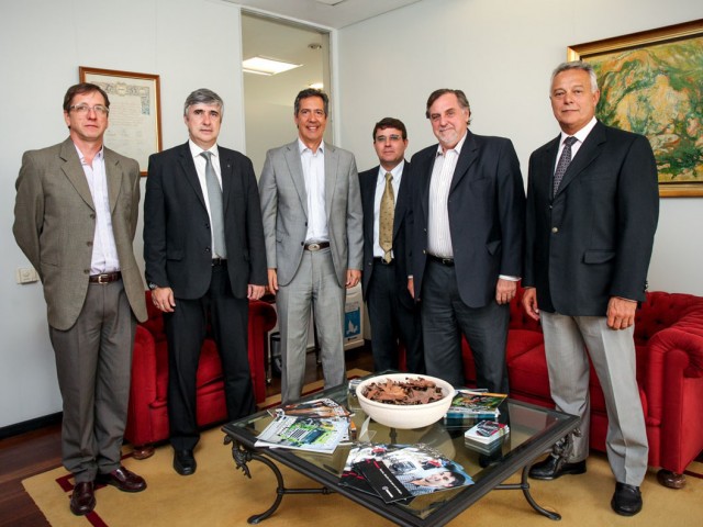 Scania Argentina e YPF firman convenio de trabajo conjunto