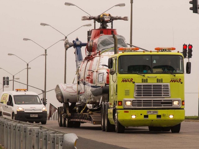 Grúas MAR realizó el traslado sin precedentes de dos helicópteros ambulancia