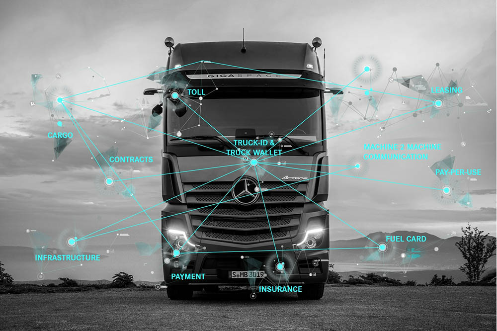 Proyecto piloto: Daimler Trucks está enseñando a los camiones cómo pagar