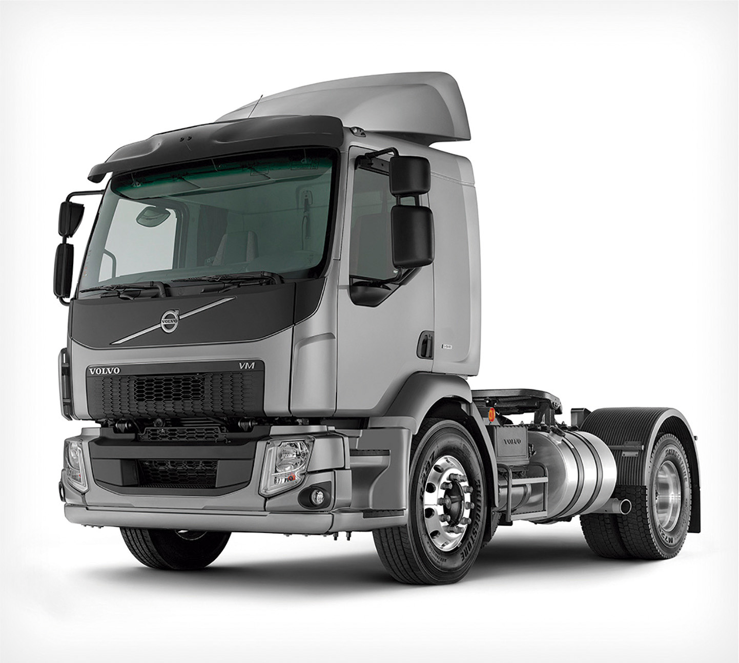 LLEGÓ EL NUEVO CAMIÓN VOLVO VM D8C: el mismo camión, ahora con motor Volvo