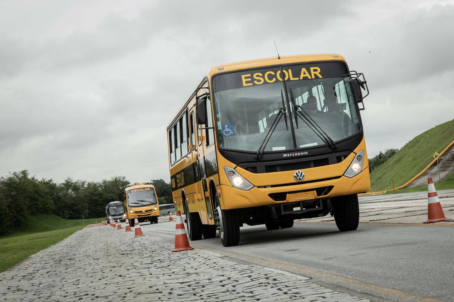 Volkswagen concreta la entrega de 700 autobuses para el transporte estudiantes en Brasil