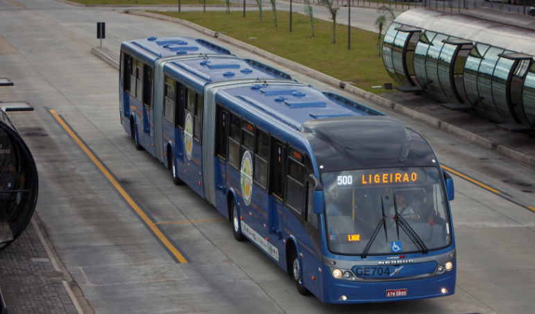 Volvo Buses entrega 80 biarticulados para el sistema de transporte BRT de Ecuador