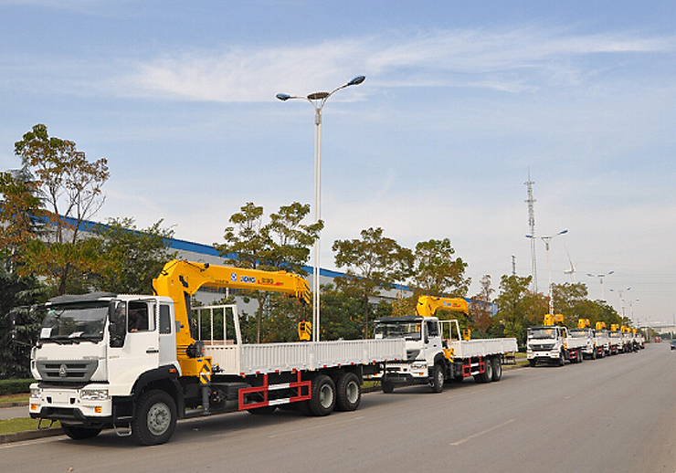 XCMG China exporta un lote de grúas articuladas sobre camiones a África