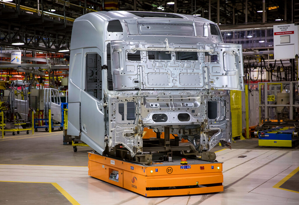 Volvo celebra 25 años de producción de cabinas en Brasil