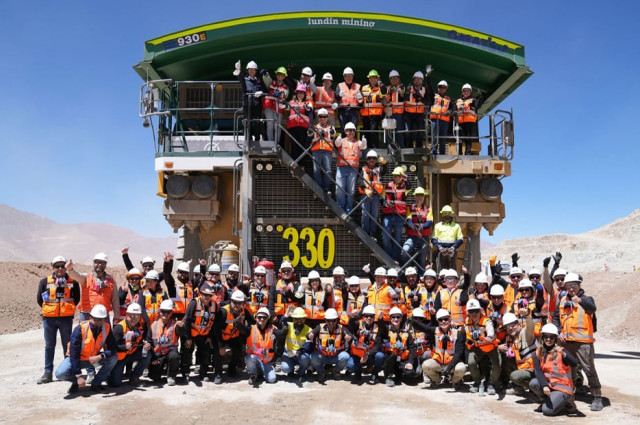 Cummins lanza el primer camión minero comercial híbrido-eléctrico de clase Ultra en operación en la mina de cobre en Chile Cummins lanza el primer camión minero comercial híbrido-eléctrico de clase Ultra en operación en la mina de cobre en Chile