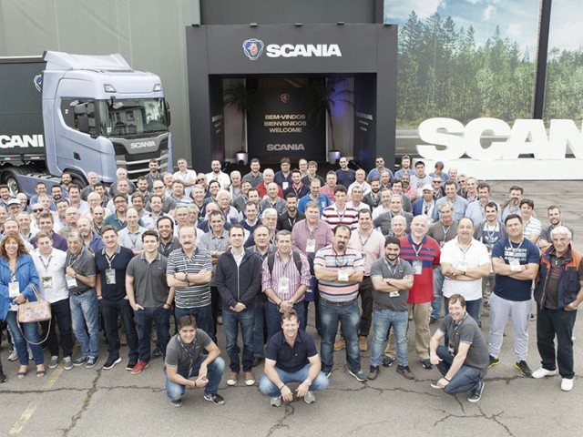 José María Durán S.A. representante exclusivo de Scania para Uruguay, viajó con un grupo de clientes a la presentación de los nuevos Scania