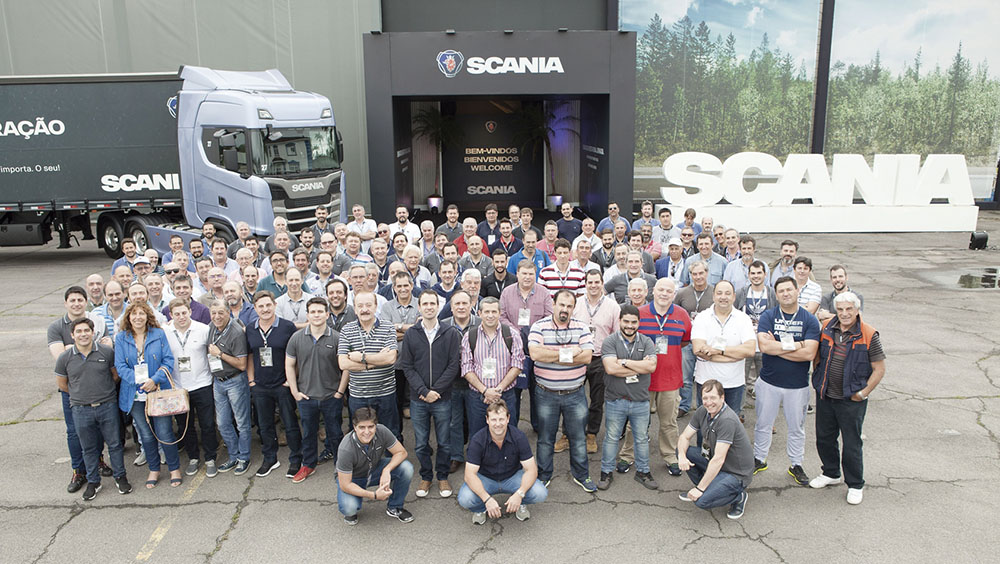 José María Durán S.A. representante exclusivo de Scania para Uruguay, viajó con un grupo de clientes a la presentación de los nuevos Scania