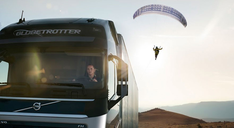 Volvo Trucks develará próximamente su espectacular prueba "El Pasajero con alas", protagonizada por un camión y un parapentista