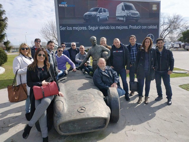 Un grupo de uruguayos viajó a Argentina y conoció la nueva Sprinter de Mercedes-Benz