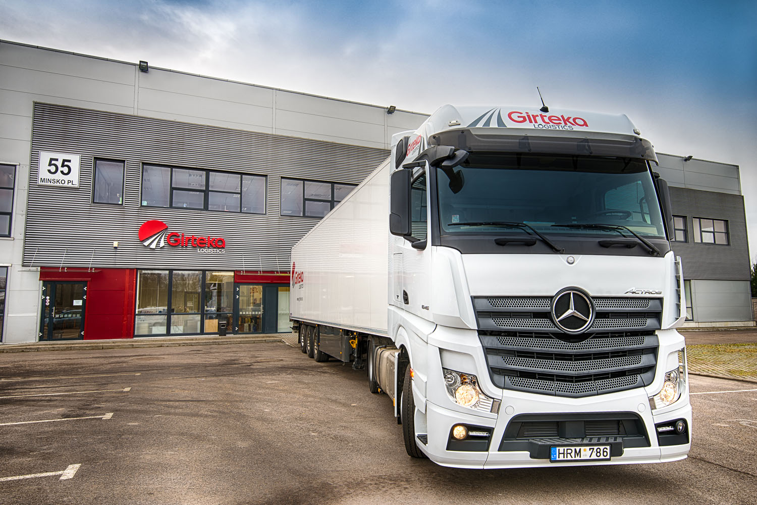 Mercedes-Benz registró el mayor pedido de flota en su historia en Europa del Este: 1000 Mercedes-Benz Actros para Girteka Logistics