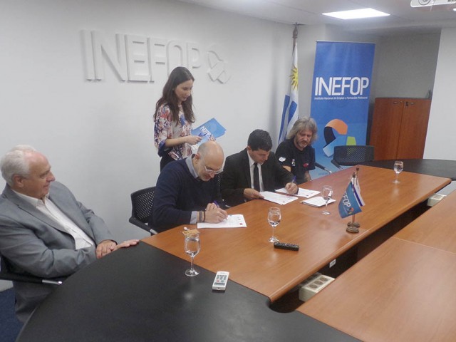 Sector Transporte de Carga Pesada e INEFOP firman convenio para capacitaciones
