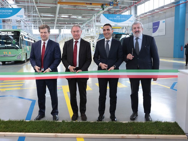 Iveco Group inaugura su nueva planta en Foggia y vuelve a producir autobuses en Italia