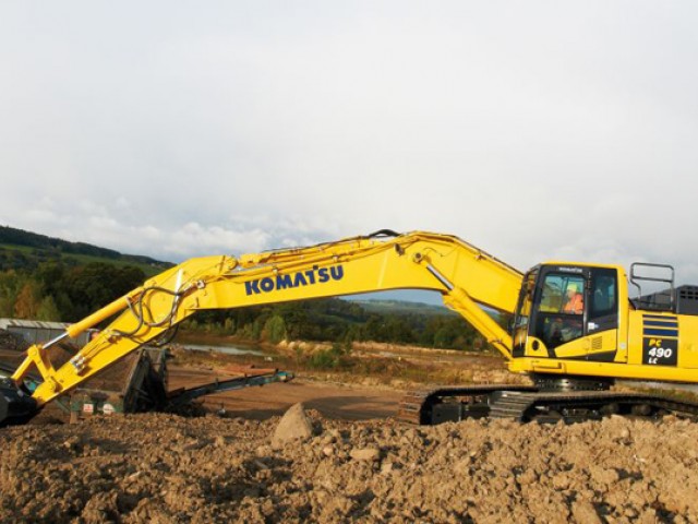 Komatsu lanza una excavadora, un bulldozer y una excavadora de demolición