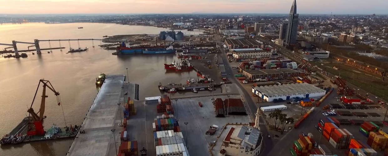 El gobierno mantiene objetivo de licitar dragado del puerto a 14 metros