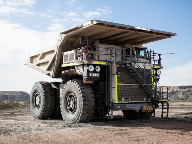 liebherr-t264-mining-truck-300dpi