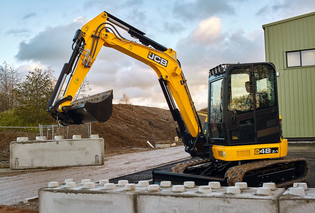 JCB presentó a nivel internacional sus nuevas midi-excavadoras de 4 a 6 toneladas