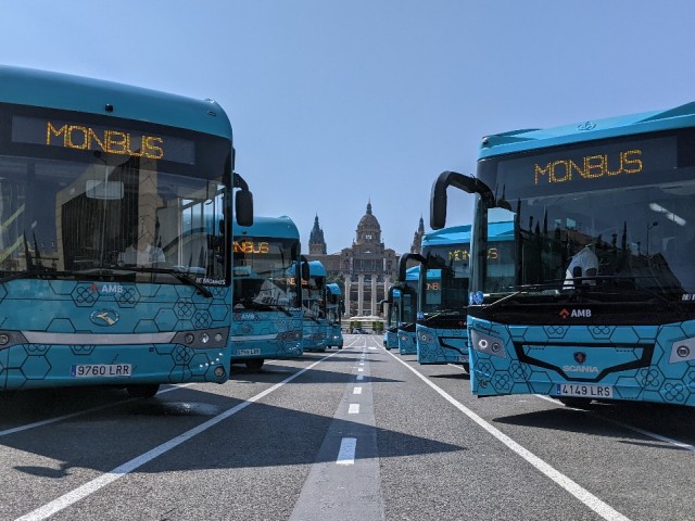 MONBUS incorpora 27 buses híbridos de Scania para el servicio del aerobús