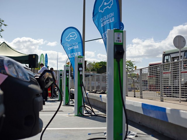 Centros de recarga para vehículos eléctricos llegan a 50 en 16 departamentos de Uruguay