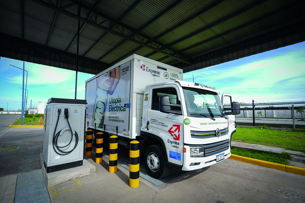 Volkswagen Camiones y Buses entrega el primer camión eléctrico de la Argentina a Cervecería y Maltería Quilmes