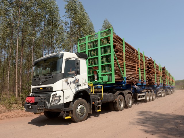 Brasil: Nuevos hexatrenes Volvo FMX 6x6 para 250 toneladas optimizan las operaciones logísticas forestales de Suzano