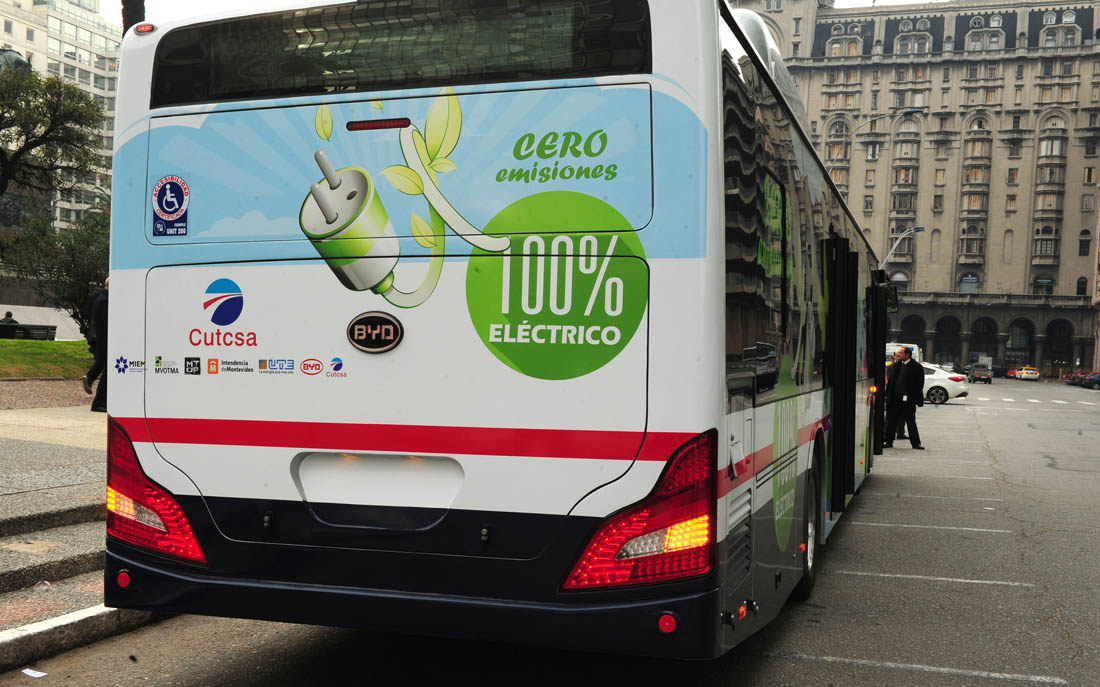 Vázquez destacó ómnibus eléctrico: protege medio ambiente y mejora servicio a usuarios