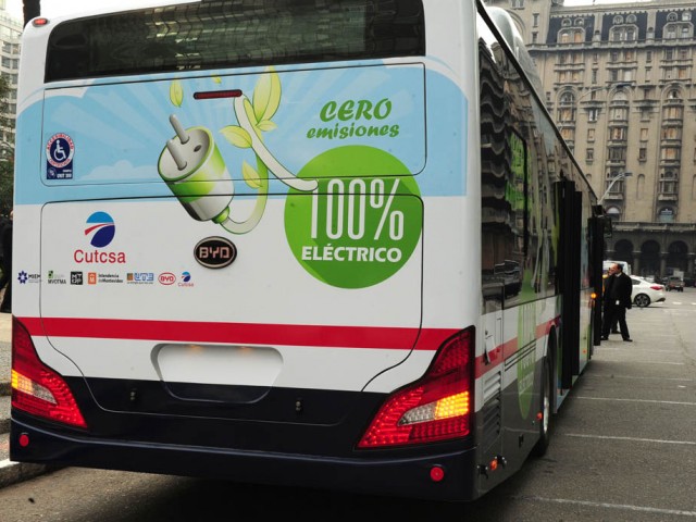 Vázquez destacó ómnibus eléctrico: protege medio ambiente y mejora servicio a usuarios