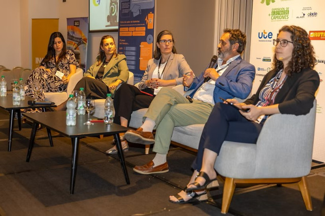 FORO MOVILIDAD 4.0: Nuevas generaciones, nuevas miradas: liderazgo joven y femenino como motor de la transición energética en Uruguay FORO MOVILIDAD 4.0: Nuevas generaciones, nuevas miradas: liderazgo joven y femenino como motor de la transición energética en Uruguay