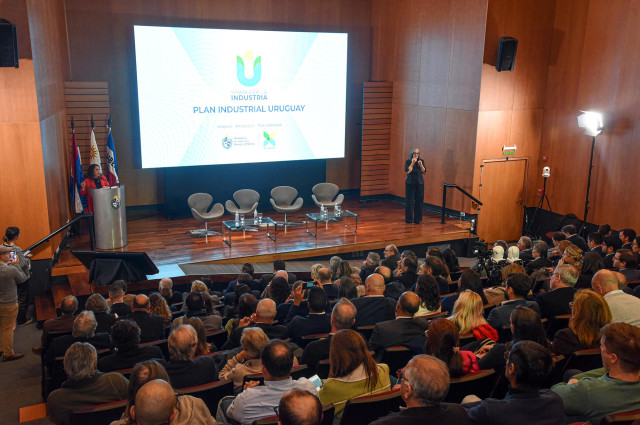 MIEM presentó lineamientos para el diseño de una Política Industrial hacia 2050 MIEM presentó lineamientos para el diseño de una Política Industrial hacia 2050