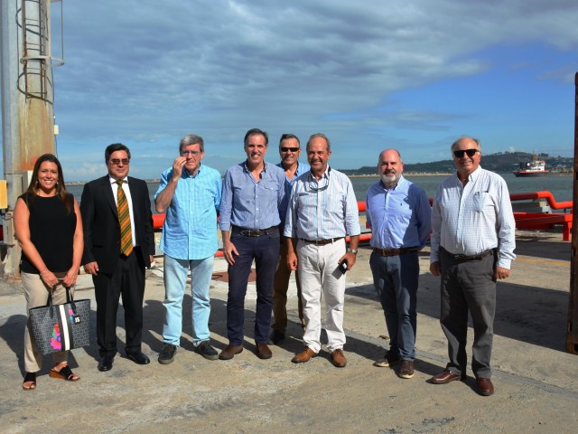 Delegación del puerto de Valencia visita el puerto de Montevideo