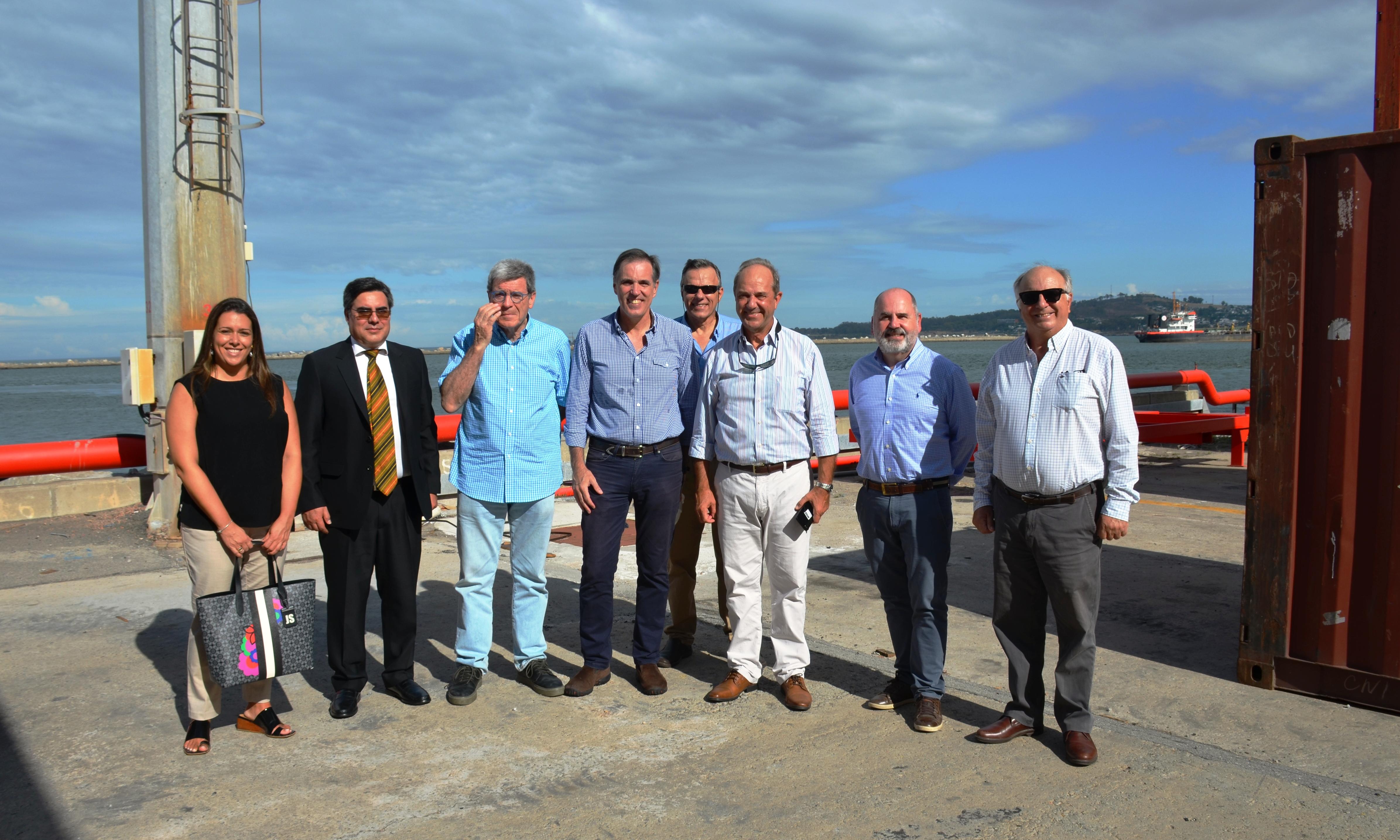 Delegación del puerto de Valencia visita el puerto de Montevideo