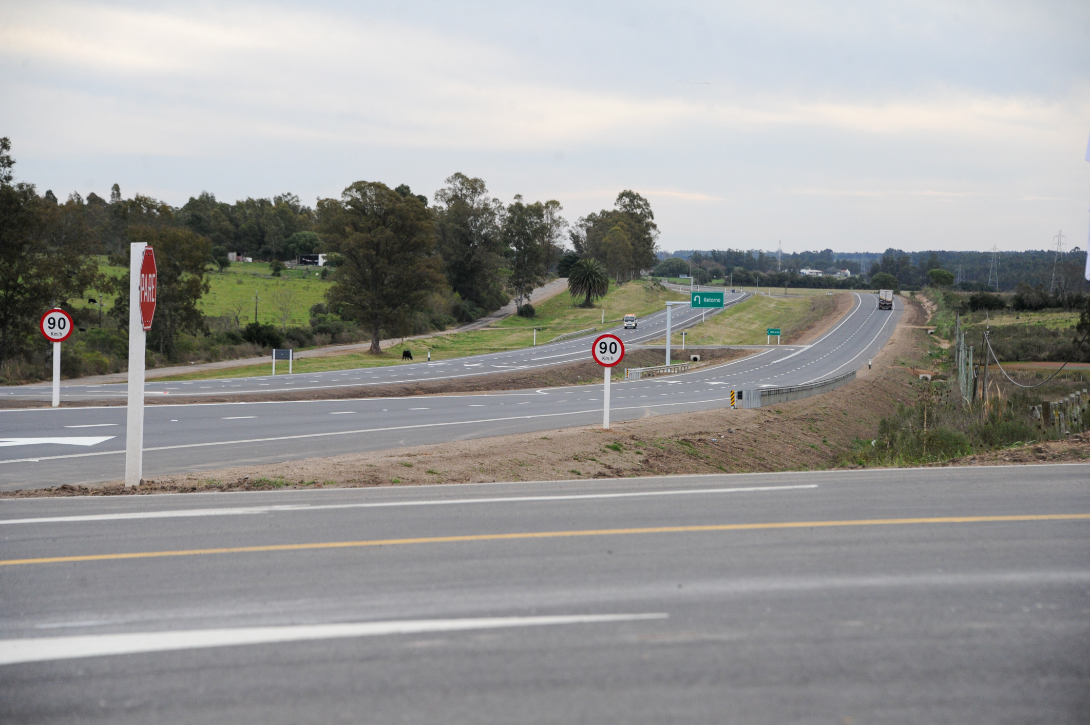 Se inauguró obra de doble vía en ruta n.° 8 para favorecer desarrollo productivo y seguridad vial