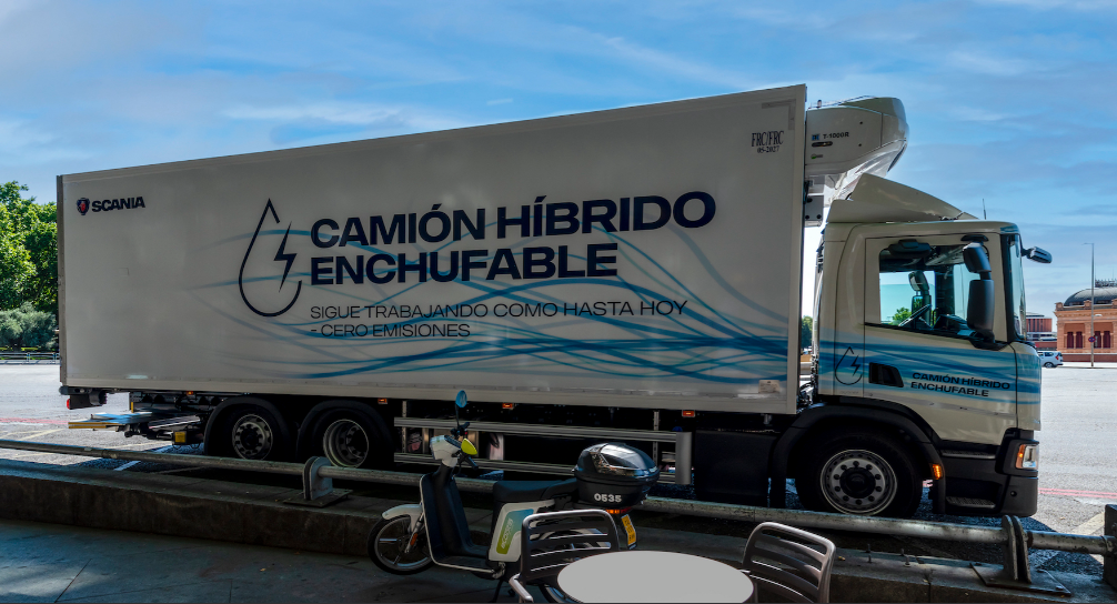 Scania prueba el primer camión híbrido enchufable en España