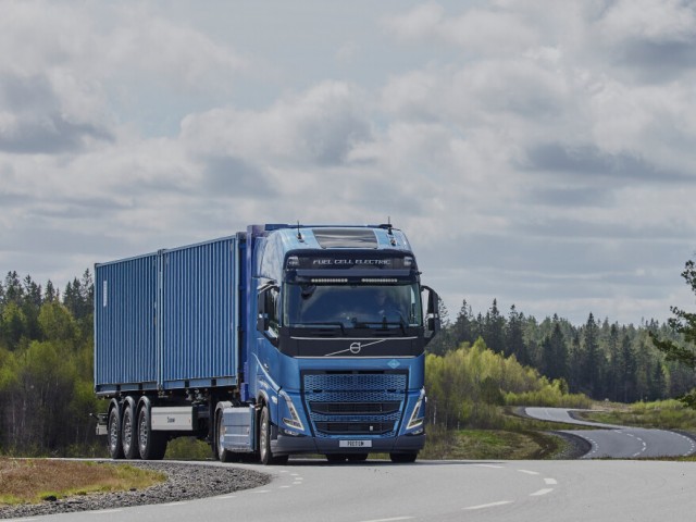 Volvo anuncia pruebas de pilas de combustible para camiones en Europa en 2025