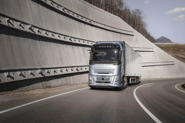 Volvo Trucks lanza la primera tecnología de motor stop/start del mundo para ahorrar combustible y CO2 Volvo Trucks lanza la primera tecnología de motor stop/start del mundo para ahorrar combustible y CO2