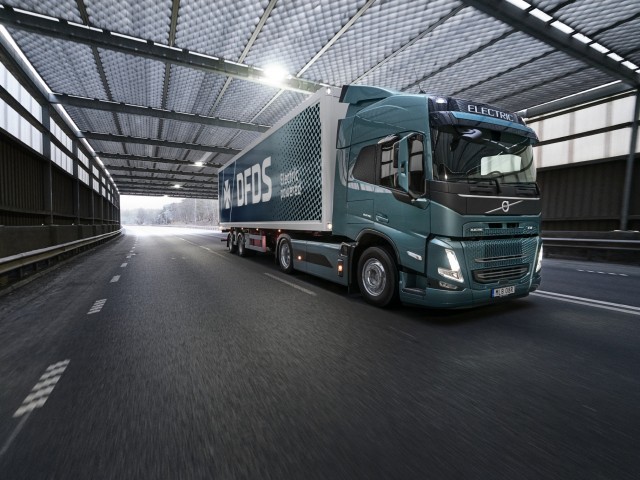 Volvo Trucks y DFDS cooperan para poner en marcha transportes eléctricos de la cadena de suministro