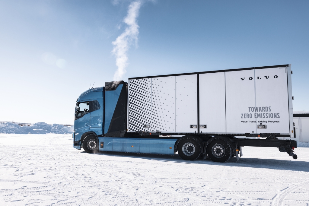 Volvo Trucks prueba camiones eléctricos de hidrógeno en carreteras públicas